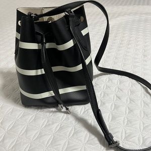 Bucket bag